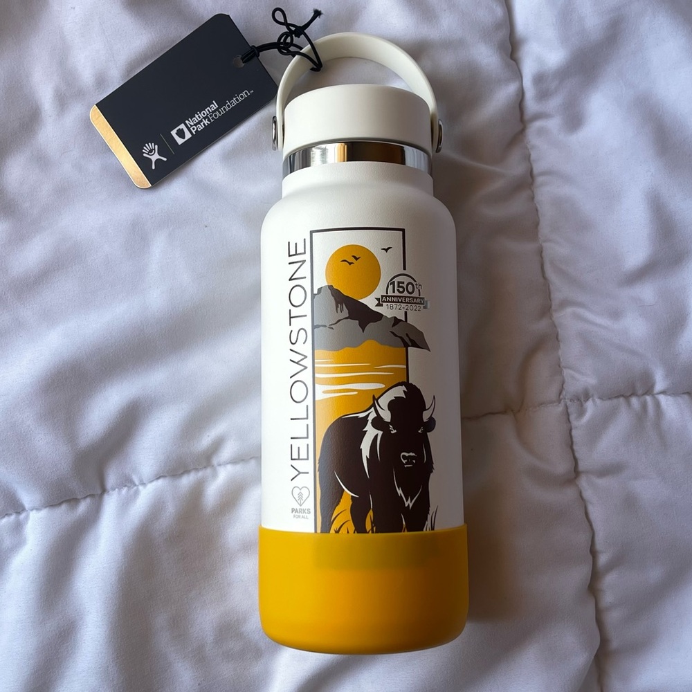 Hydro Flask Yellowstone 150th Anniversary Bottle 32oz 💛